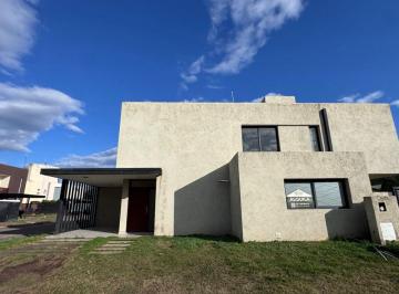 Casa de 7 ambientes, Córdoba · Alquiler Campo de Vuelo - 3 Dorm. - Seguridad