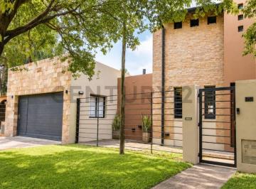 Casa · 360m² · 13 Ambientes · 1 Cochera · Venta | Casa Premium de 4 Dorm. con Piscina en Barrio Pizzurno, Rafaela