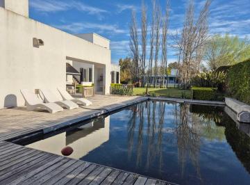 Casa · 320m² · 6 Ambientes · 1 Cochera · Casa en Alq. Temporario en Santa Barbara, Tigre, G. B. a. Zona Norte