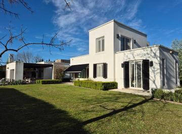 Casa · 320m² · 6 Ambientes · 1 Cochera · Casa Chalet en Alq. Temporario en Santa Barbara, Tigre, G. B. a. Zona Norte