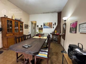 Casa · 93m² · 3 Ambientes · 1 Cochera · Casa en Esquina, 3 Amb. en 1 Planta con Garaje, Patio y Terraza