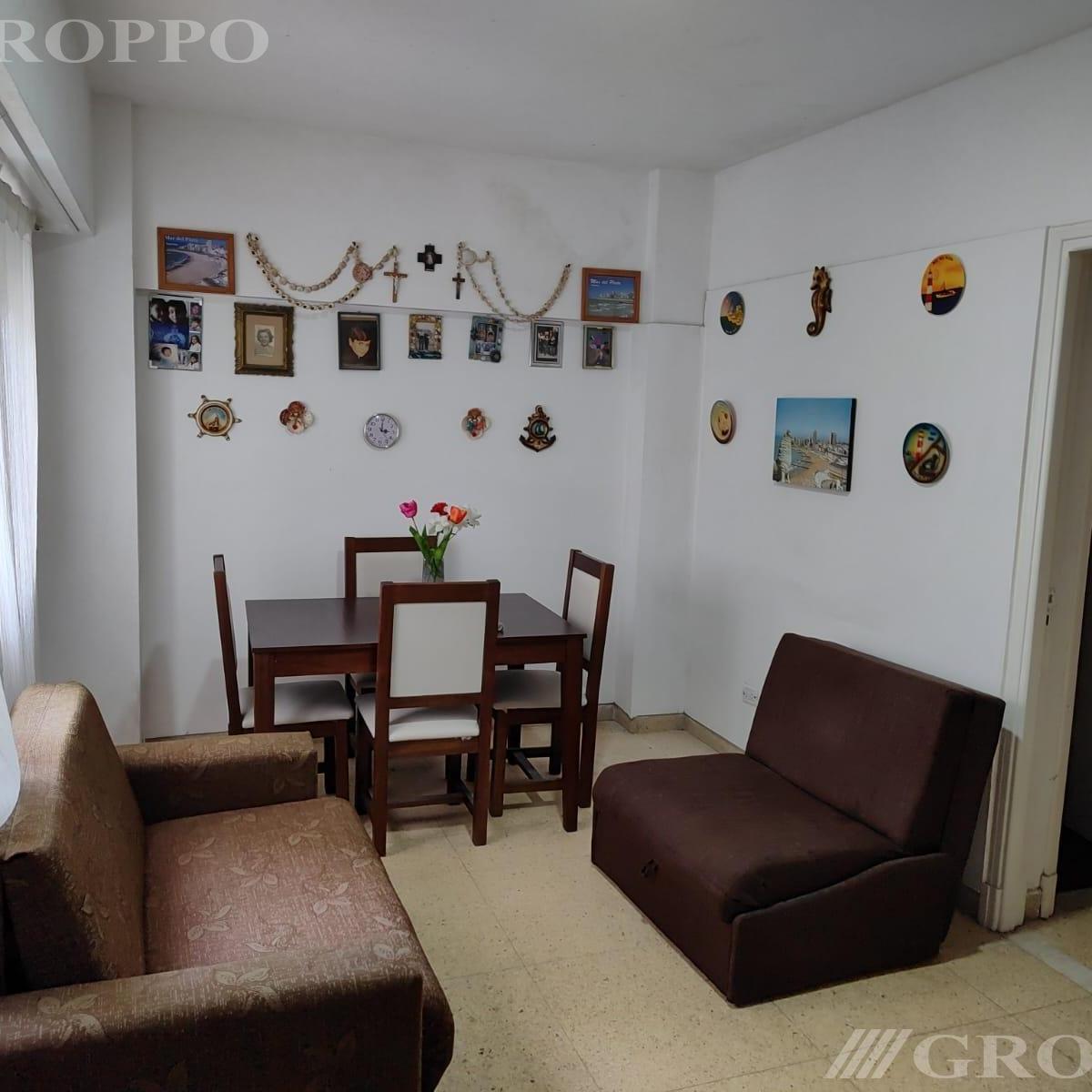 Cómodo departamento ubicado en Falucho 1600, Piso 2, en la vibrante zona de Shopping