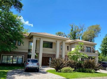 Casa de 6 ambientes, Ituzaingó · Excelente Propiedad en El Casco de Leloir