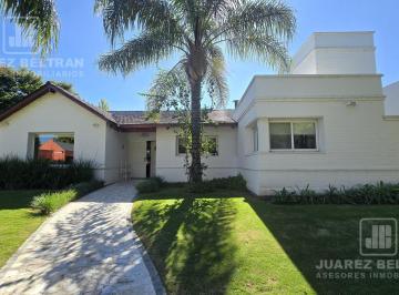 Casa · 320m² · 8 Ambientes · 2 Cocheras · Propiedad de Categoría en Venta - Ayres del Sur