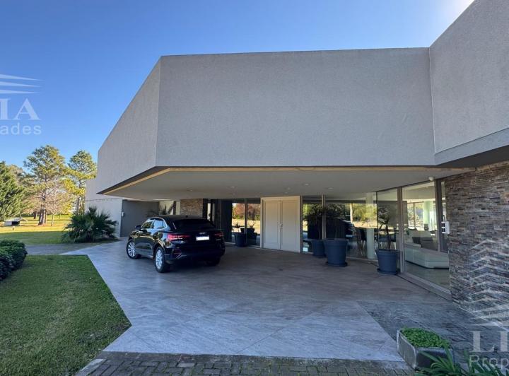 Casa · 604m² · 8 Ambientes