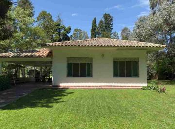 Casa · 85m² · 3 Ambientes · 1 Cochera · Casa Quinta en Venta 3 Ambientes Pileta Parque