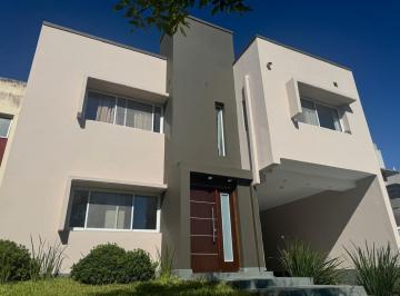 Casa · 190m² · 4 Ambientes · 1 Cochera · Casa en Venta Villago Country Club