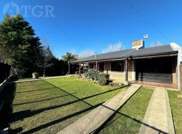 Casa · 101m² · 3 Ambientes · 3 Cocheras · Casa en Venta en Alejandro Korn Hermosa y con Gran Parque
