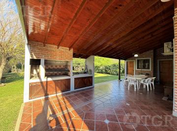 Casa · 101m² · 3 Ambientes · 3 Cocheras · Casa en Venta en Alejandro Korn Hermosa y con Gran Parque