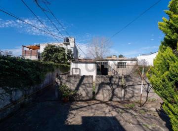 Bodega-Galpón · 170m² · 3 Ambientes · Casa con Galpon en Venta en La Plata