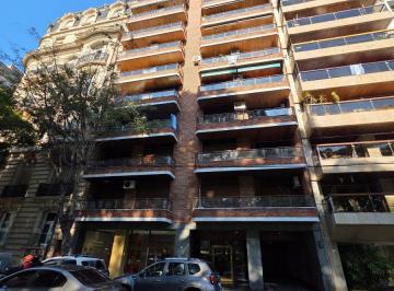 Departamento de 3 ambientes, Recoleta · Semipiso con Patio de 102 m² Frente a Plaza Vicente López | 3 Amb. + Dependencia | Cochera Fija