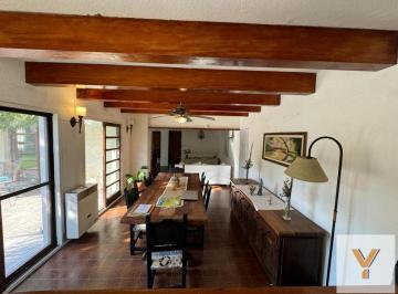 Casa · 230m² · 5 Ambientes · 1 Cochera · Casa en Venta - 4 Dorm. 3 Baños - Cochera - 800 m² - Pilar