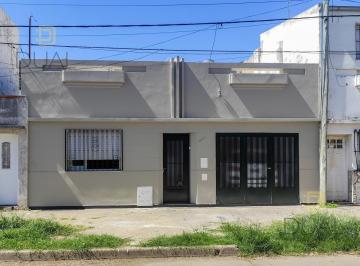Casa · 79m² · 5 Ambientes · 1 Cochera · Alquiler Casa en Barrio Matheu