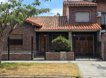 Casa · 178m² · 4 Ambientes · 1 Cochera · Vta 2 Plntas Carapachay 3 Dor 2 Bañ Quincho Jardin