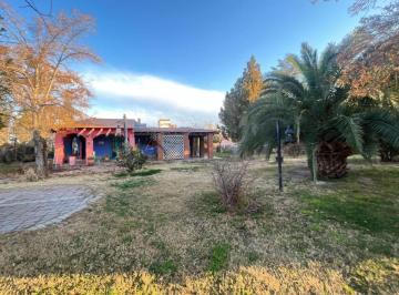 Casa de 10 ambientes, Maipú · Casa + Cabaña + Dpto. en Venta - Urquiza - Maipú/2000 M²/ Piscina/quincho