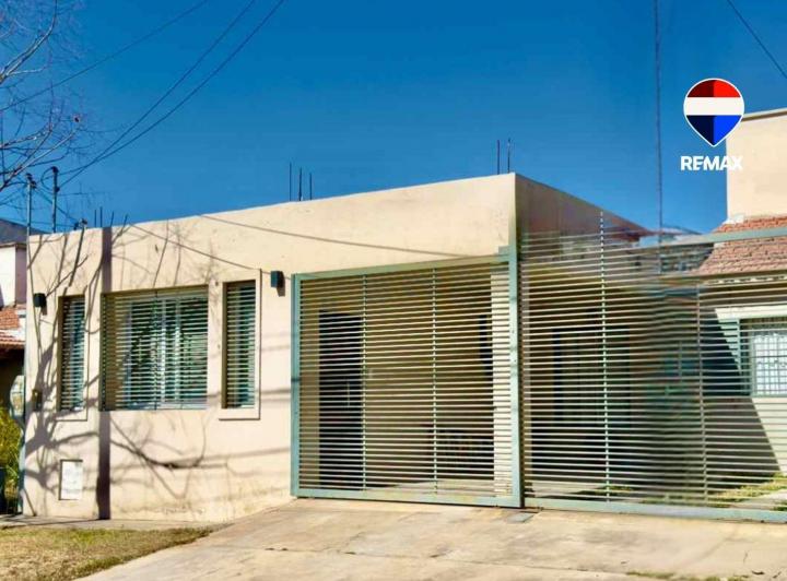 Casa · 100m² · 5 Ambientes · 2 Cocheras