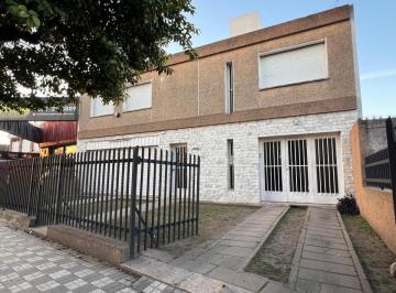 Casa · 369m² · 5 Dormitorios · 3 Cocheras · Casa en Alto Verde
