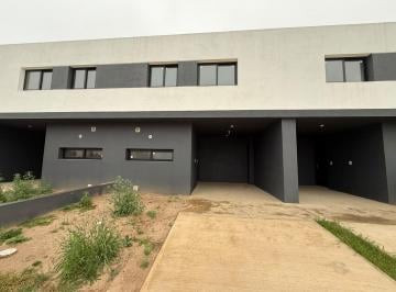 Casa · 123m² · 3 Dormitorios · 2 Cocheras · Dupelx de 3 Dorm. - 3 Baños - Quebradas de Manantiales