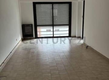 Oficina comercial · 68m² · 3 Ambientes · 1 Cochera · Pleno Centro Departamento en Alquiler 2 Dorm. con Cochera