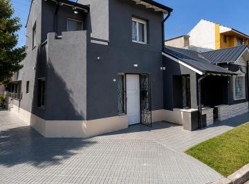 PH · 80m² · 3 Ambientes · 1 Cochera · PH en Chauvin