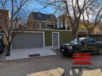 Casa de 7 ambientes, Dorrego · Alquiler Casa Premium en Alto Dorrego 3 Plantas y 3 Suites