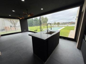 Casa · 154m² · 4 Ambientes · 2 Cocheras · Venta Casa 4 Ambientes Al Lago Country Santa Rita