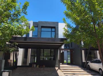 Casa · 190m² · 4 Ambientes · 2 Cocheras · Duplex en Alquiler en Greenville 2