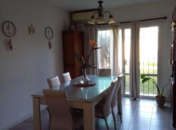Casa en Venta de 4 ambientes Solares de Santa María II · Excelente. Casa 3 Dorm.. Zona Residencial