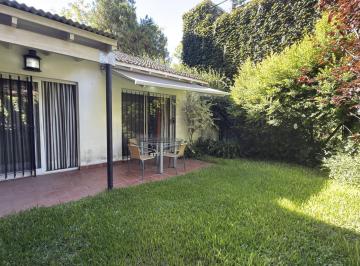 PH · 95m² · 3 Ambientes · PH en Venta, 2 Dorm. en S. Isi. - Centro, con Jardín y Parrilla