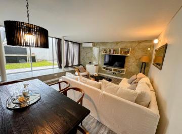 Casa · 120m² · 3 Ambientes · Venta Casa Interna 2 Dorm. Patio Parrillero Verde Moderna Impecable - Pichincha Rosario