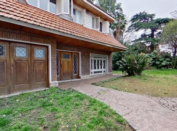 Casa · 224m² · 4 Ambientes · 1 Cochera · Casa en Venta Adrogue