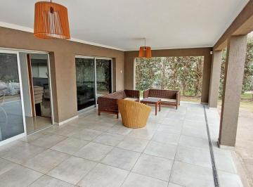 Casa · 500m² · 10 Ambientes · 1 Cochera · Casa en La Cascada Country Golf