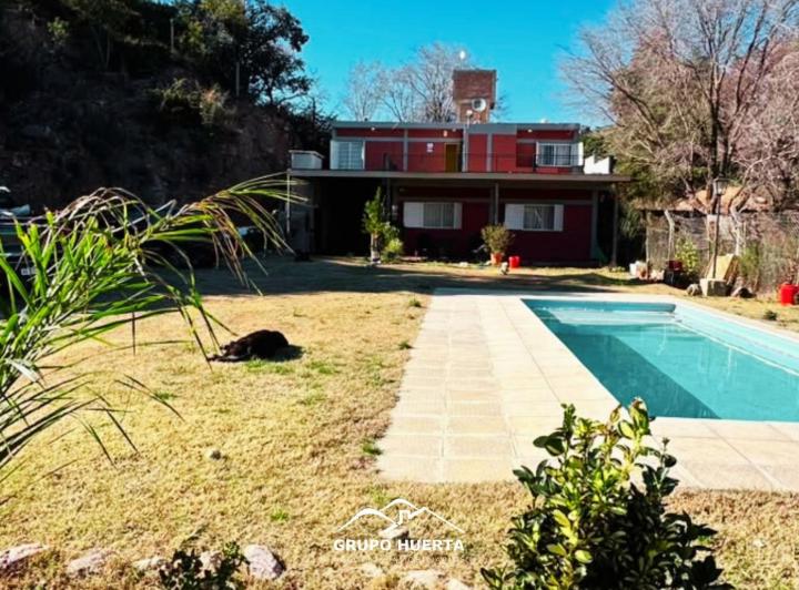 Casa · 93m² · 6 Ambientes · 2 Cocheras