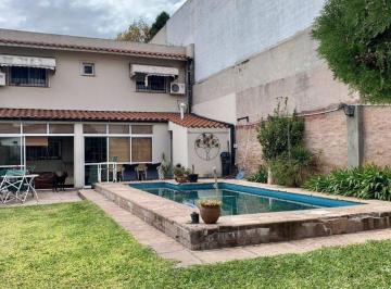 Casa de 5 ambientes, Lomas de Zamora · Casa Apta Credito en Venta 5 Ambientes con Pileta y Quincho