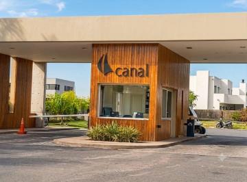 Casa · 229m² · 5 Ambientes · 3 Cocheras · Casa en Venta Barrio Nautico Canal Villanueva