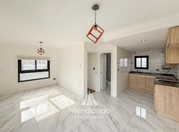Departamento · 42m² · 2 Ambientes · Alquiler Semipiso 2 Amb con Balcon a La Calle