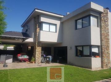 Casa · 249m² · 4 Ambientes · 1 Cochera · Palmares - Juan Pablo II III Etapa