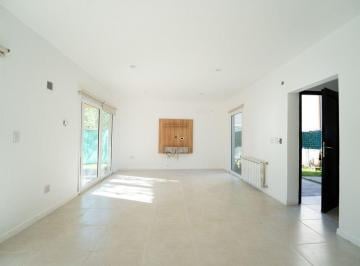 Casa · 90m² · 3 Ambientes · 2 Cocheras · Dúplex en Venta Gonnet 2 Dorm. con Cochera