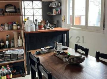 PH · 51m² · 4 Ambientes · 6 Entre 520 y 521. PH en Venta de Dos Dorm. con Patio, Tolosa.