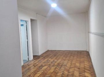 Departamento de 2 ambientes, Abasto · 2 Ambientes P. B. Interno - Patio con Cerramiento - a 1 Cuadra Shopping y Subte Linea B