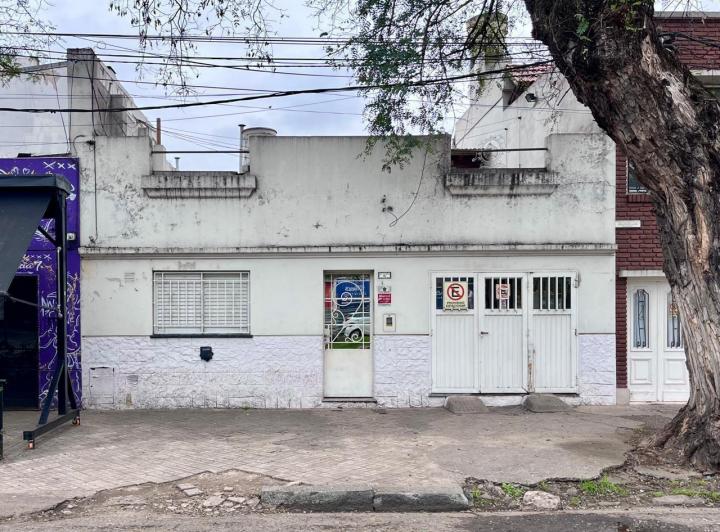 Casa · 120m² · 8 Ambientes · 1 Cochera