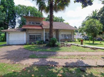 Casa · 269m² · 7 Ambientes · 1 Cochera · Casa en Venta Sobre Lote de 1640 m² Apto Credito