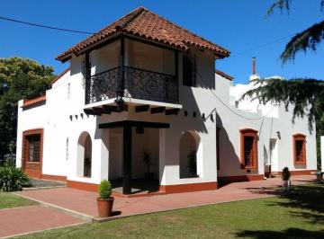 Casa · 200m² · 5 Ambientes · 2 Cocheras · Casa en Venta Moreno a 5 Minutos del Centro