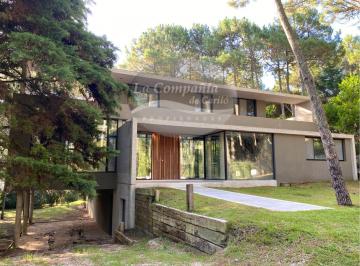 Casa · 340m² · 4 Dormitorios · Cod 646 - Alquiler Barrio Constancia Excelente!