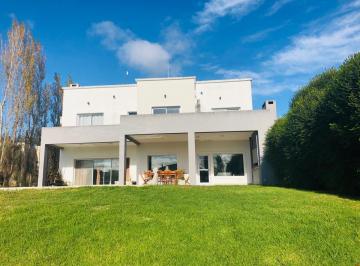 Casa · 300m² · 4 Dormitorios · 2 Cocheras · Casa en Alquiler Temporal, Villanueva