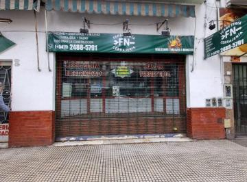 Local comercial , Flores · Local en Alquiler, Sobre Av. Importante Vidriera
