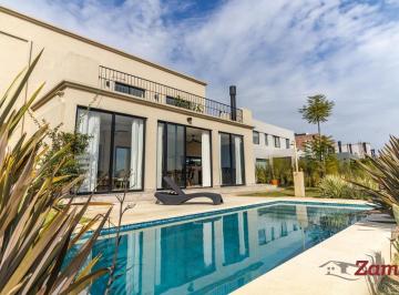 Casa · 295m² · 7 Ambientes · 2 Cocheras · Venta Casa Premium con Vista Abierta a Espejo de Agua, Barrio Ceibos, Puertos, Escobar