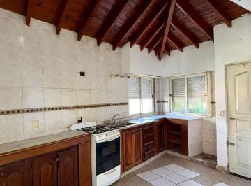 Casa · 94m² · 3 Ambientes · 1 Cochera · Venta Casa 3 Ambs. Cochera. Jardín. Nuevo Valor