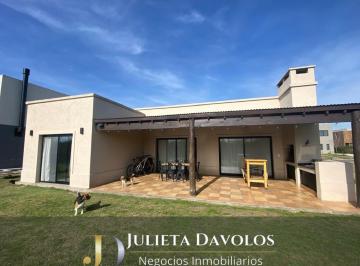 Casa · 171m² · 4 Ambientes · 2 Cocheras · Casa en Alquiler Anual 4 Ambiente Puertos del Lago Barrio Acacias
