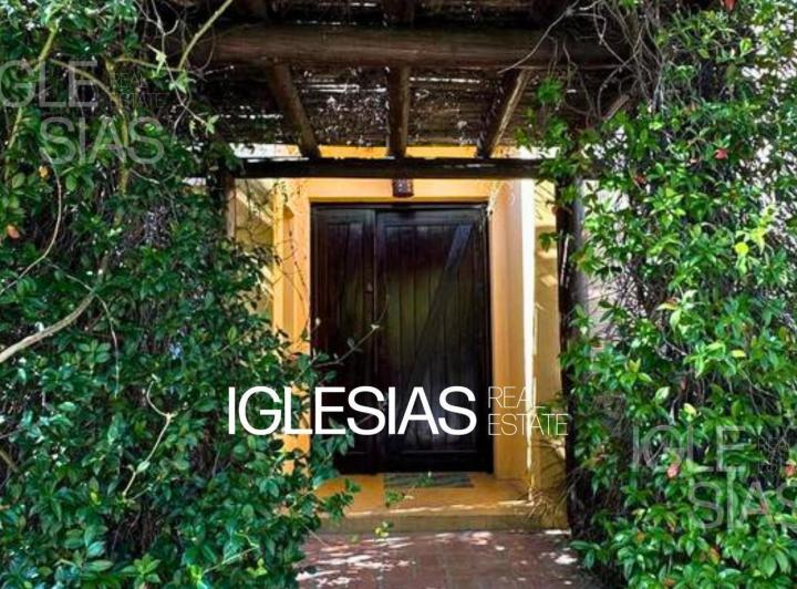 Casa · 220m² · 7 Ambientes